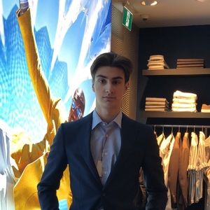 Meet your Posher, Nikolas